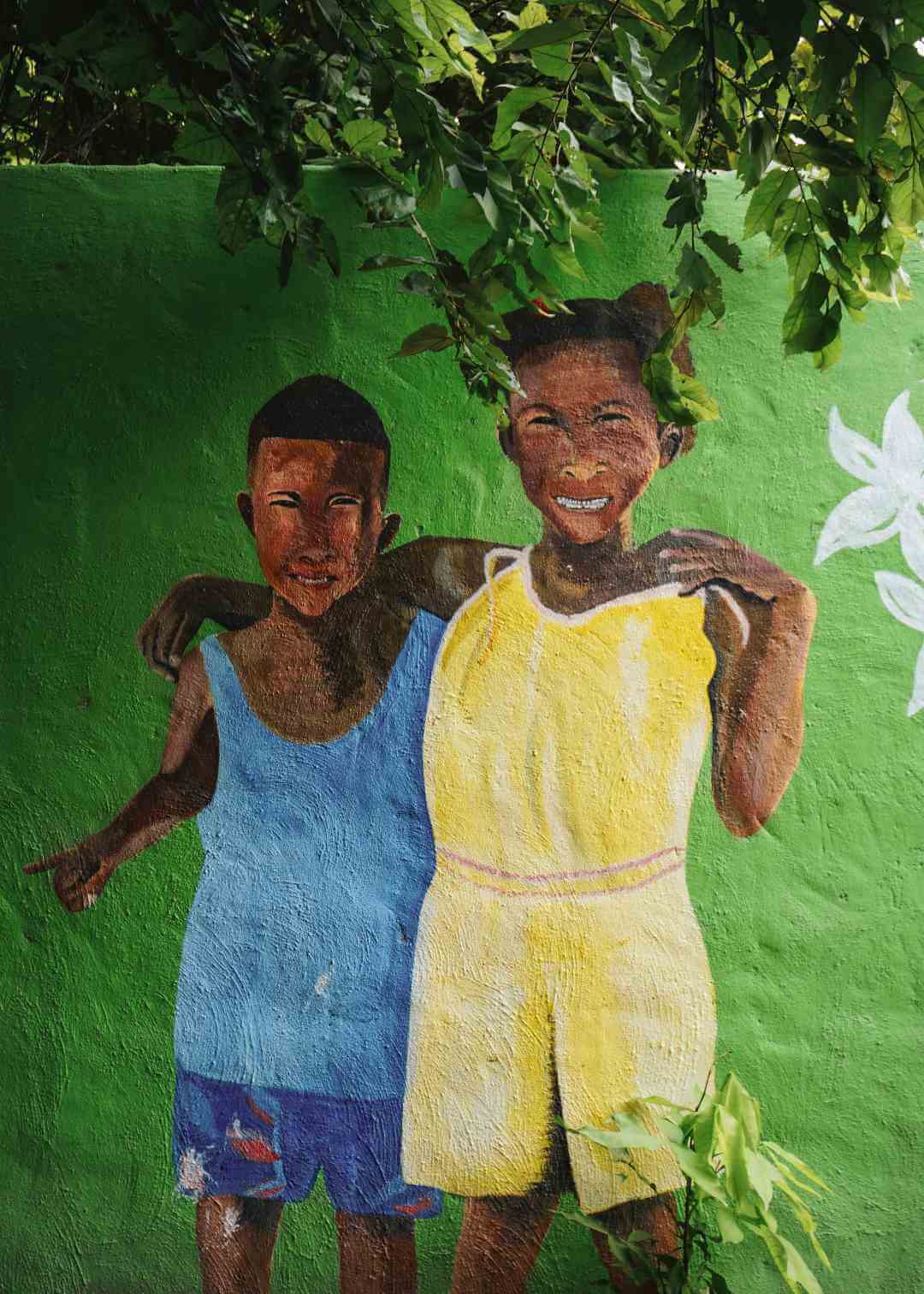 Mural de niños en poblado de Orika de las Islas del Rosario