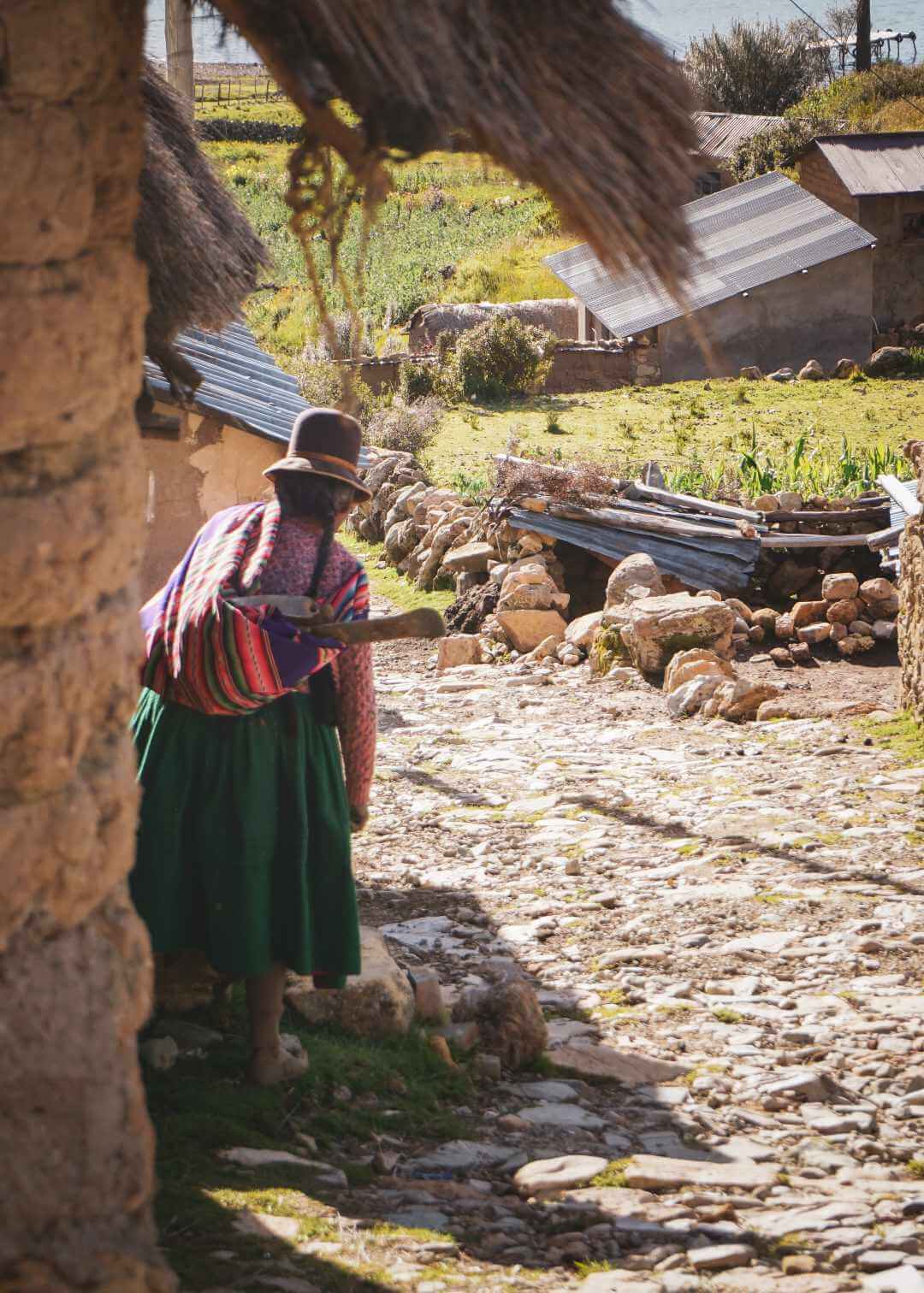 Pobladores de Isla del Sol en el lado boliviano del Lago Titiqaqa