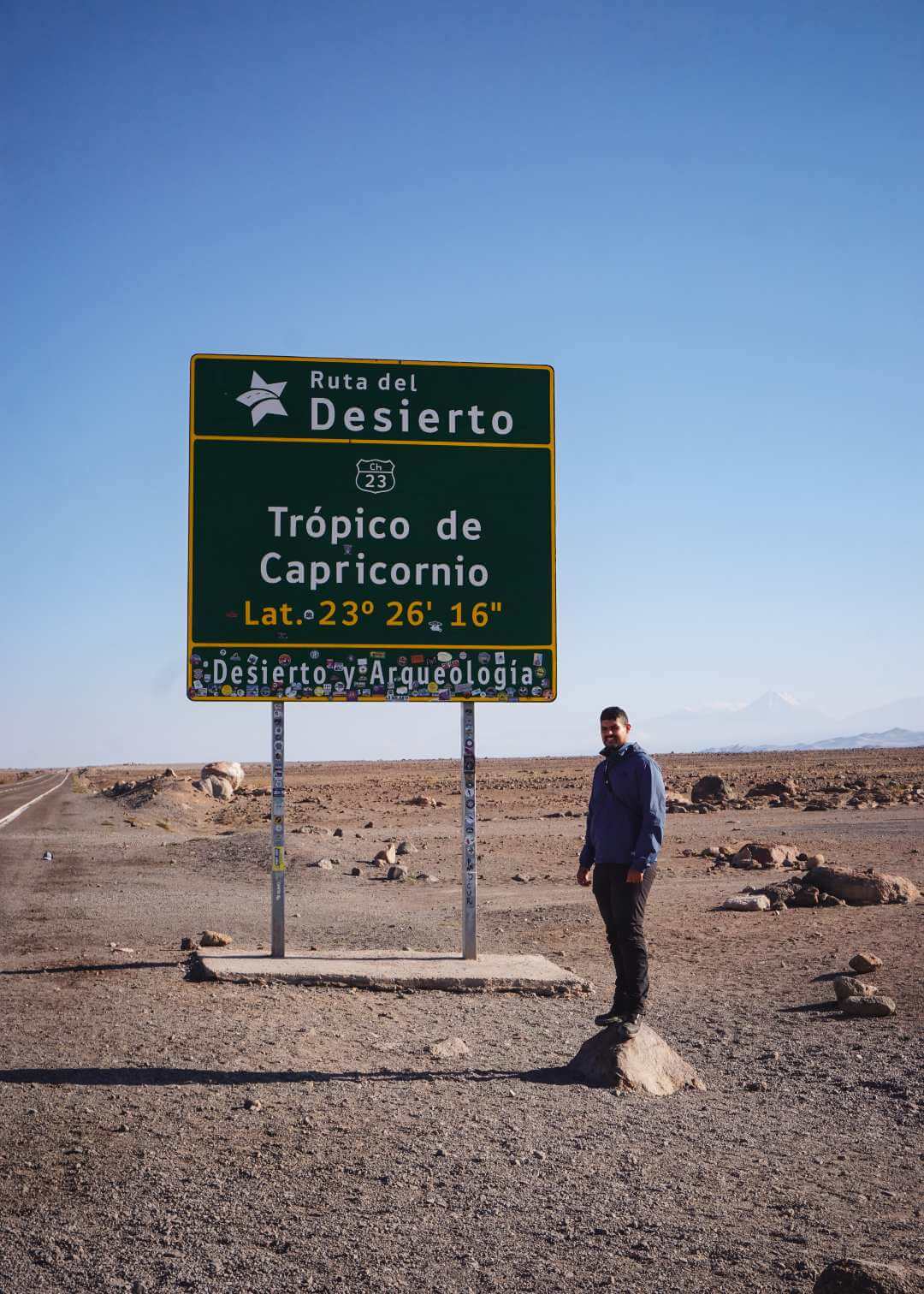 Letrero que marca el Trópico de Capricornio en Chile